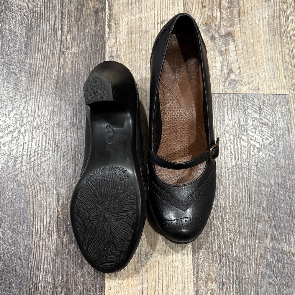 Clarks Classic Black Heels with Strap - Picture 8 of 12